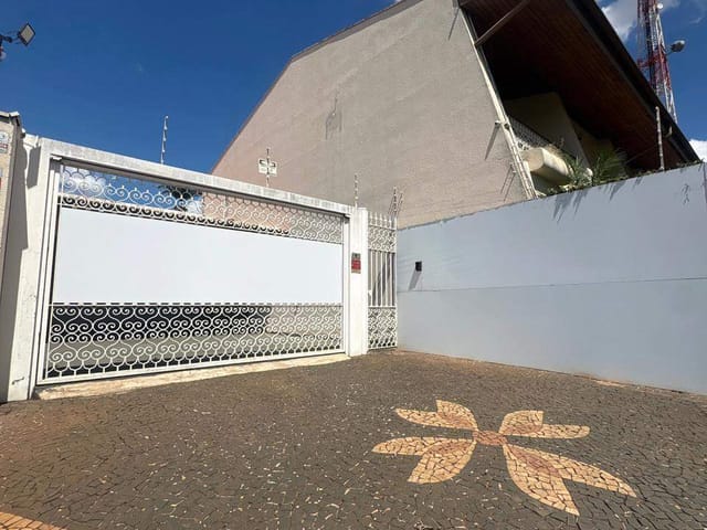 Casa com 640m² 4 quartos e 2 banheiros, à venda ou para alugar, no bairro Jardim Santana em Americana