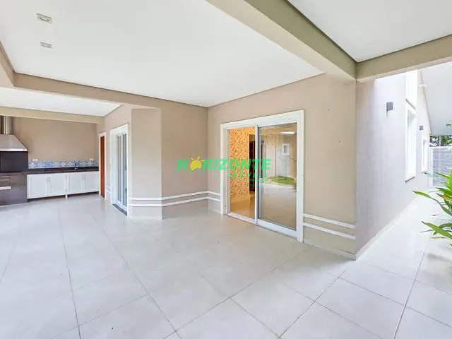 Casa com 250m² 4 quartos e 4 banheiros, à venda ou para alugar, no bairro Urbanova em São José dos Campos