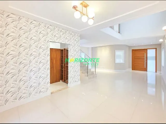 Casa com 250m² 4 quartos e 4 banheiros, à venda ou para alugar, no bairro Urbanova em São José dos Campos