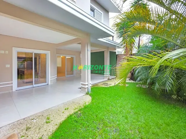 Casa com 250m² 4 quartos e 4 banheiros, à venda ou para alugar, no bairro Urbanova em São José dos Campos