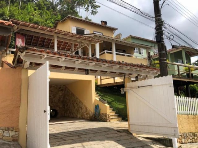 Casa com 540m² 4 quartos e 1 banheiro, à venda, no bairro Retiro em Petrópolis