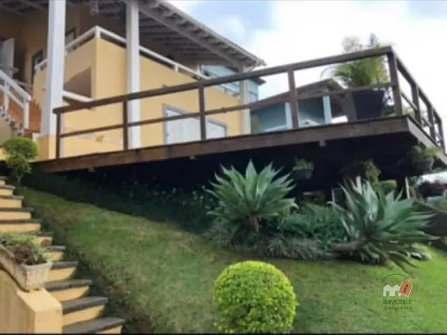 Casa com 540m² 4 quartos e 1 banheiro, à venda, no bairro Retiro em Petrópolis