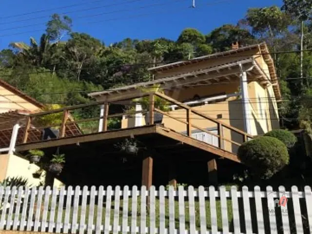 Casa com 540m² 4 quartos e 1 banheiro, à venda, no bairro Retiro em Petrópolis