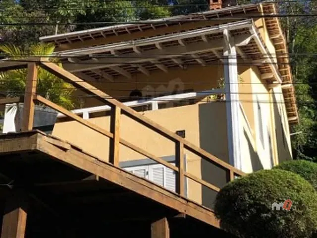 Casa com 540m² 4 quartos e 1 banheiro, à venda, no bairro Retiro em Petrópolis