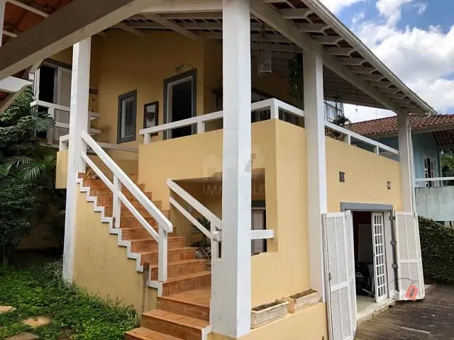 Casa com 540m² 4 quartos e 1 banheiro, à venda, no bairro Retiro em Petrópolis