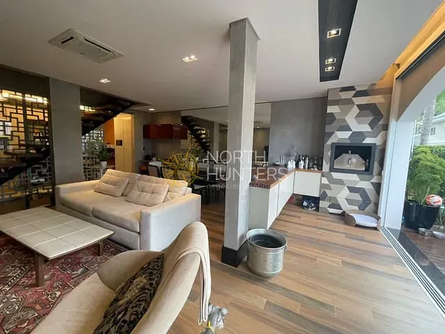 Casa com 255m² 3 quartos e 4 banheiros, à venda, no bairro Lagoa da Conceição em Florianópolis