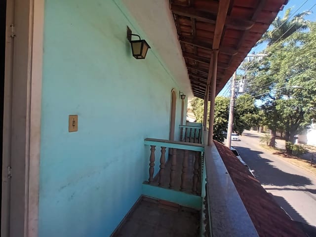 Casa 3 quartos e 2 banheiros, para alugar, no bairro Popular em Cataguases