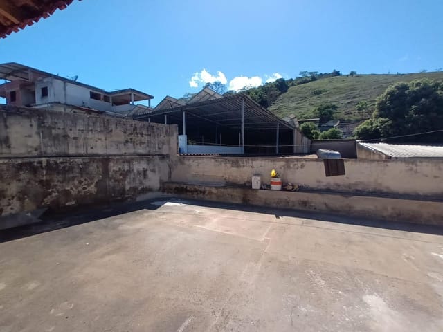 Casa 3 quartos e 2 banheiros, para alugar, no bairro Popular em Cataguases