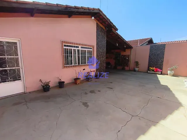Casa com 330m² 3 quartos e 3 banheiros, à venda, no bairro Conjunto Residencial Jardim do Mirante em Botucatu