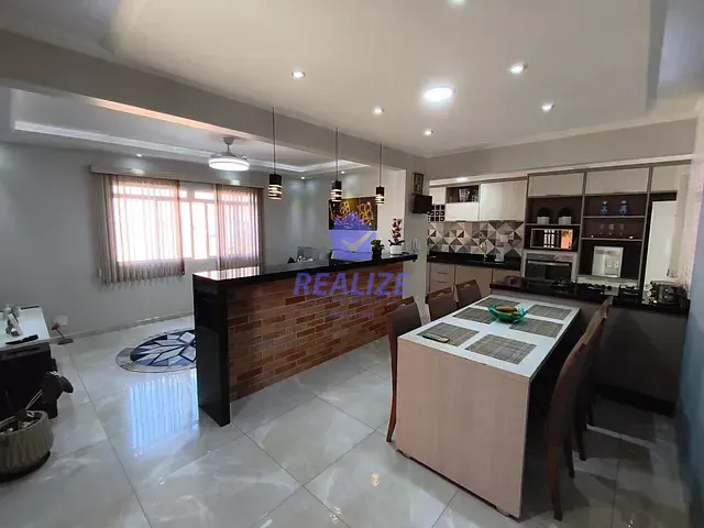 Casa com 330m² 3 quartos e 3 banheiros, à venda, no bairro Conjunto Residencial Jardim do Mirante em Botucatu