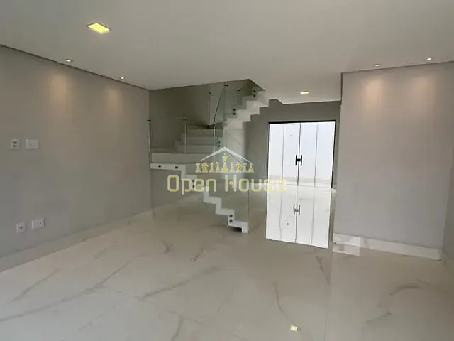 Casa com 220m² 3 quartos e 3 banheiros, à venda, no bairro Morada da Colina em Volta Redonda