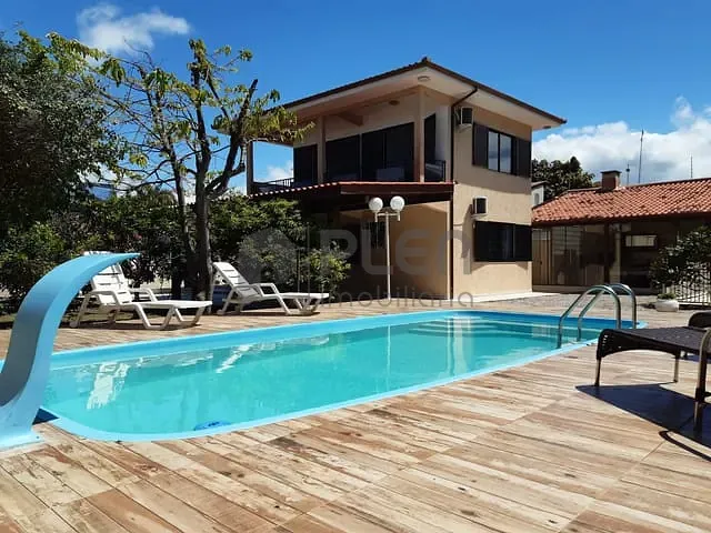 Casa com 750m² 4 quartos e 4 banheiros, à venda, no bairro Campeche em Florianópolis