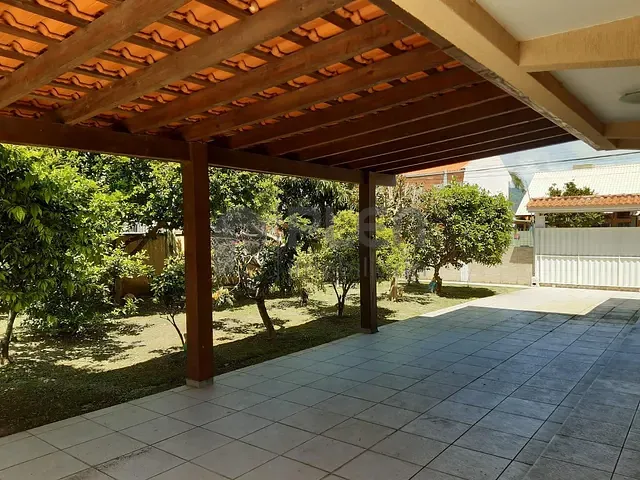 Casa com 750m² 4 quartos e 4 banheiros, à venda, no bairro Campeche em Florianópolis