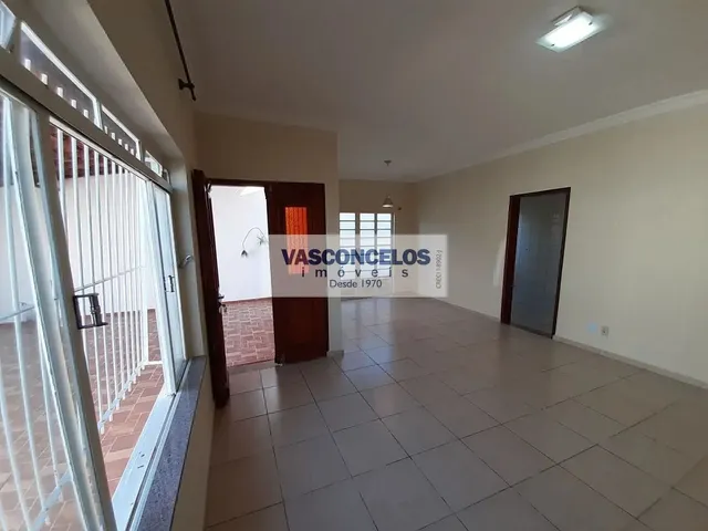 Casa com 300m² 4 quartos e 3 banheiros, à venda, no bairro Jardim Portugal em São José Dos Campos