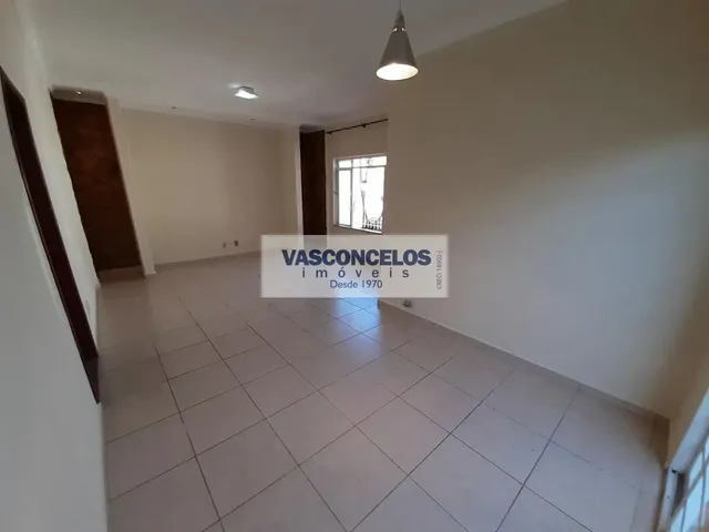 Casa com 300m² 4 quartos e 3 banheiros, à venda, no bairro Jardim Portugal em São José Dos Campos
