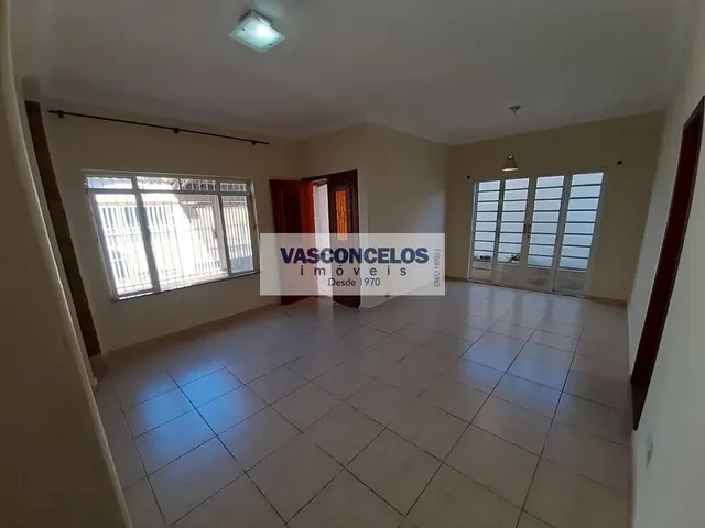 Casa com 300m² 4 quartos e 3 banheiros, à venda, no bairro Jardim Portugal em São José Dos Campos