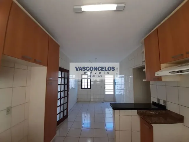 Casa com 300m² 4 quartos e 3 banheiros, à venda, no bairro Jardim Portugal em São José Dos Campos