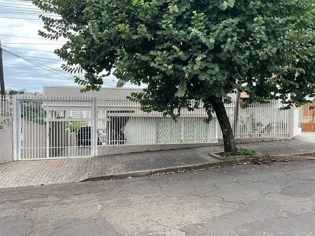 Casa com 357m² 5 quartos e 2 banheiros, à venda, no bairro Centro em Apucarana