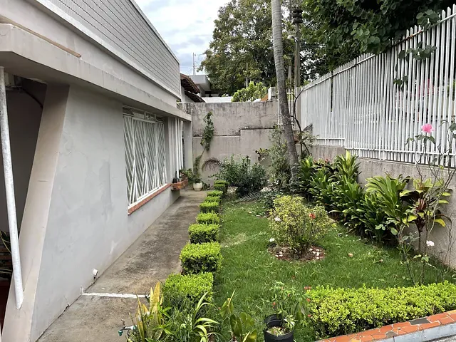 Casa com 357m² 5 quartos e 2 banheiros, à venda, no bairro Centro em Apucarana