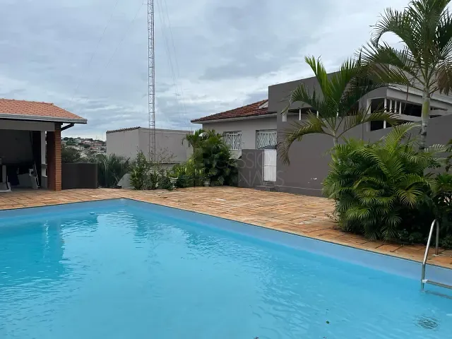 Casa com 357m² 5 quartos e 2 banheiros, à venda, no bairro Centro em Apucarana