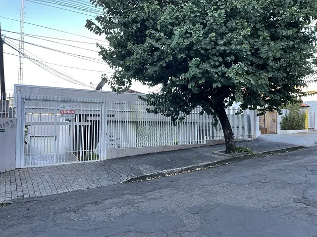 Casa com 357m² 5 quartos e 2 banheiros, à venda, no bairro Centro em Apucarana