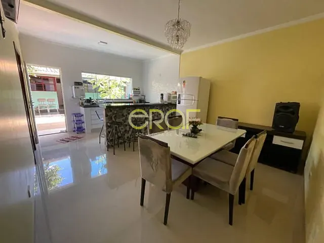 Casa com 300m² 4 quartos e 4 banheiros, à venda, no bairro Jardim Califórnia em Formosa