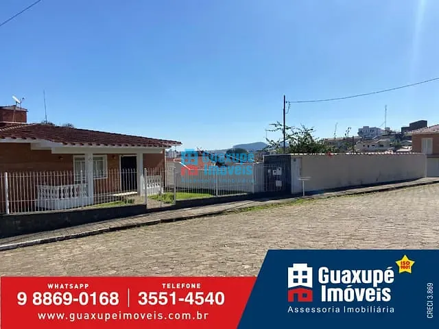 Casa com 4944m² 3 quartos e 1 banheiro, à venda, no bairro Nova Guaxupé em GUAXUPÉ