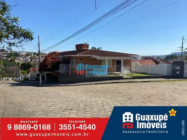 Casa com 4944m² 3 quartos e 1 banheiro, à venda, no bairro Nova Guaxupé em GUAXUPÉ
