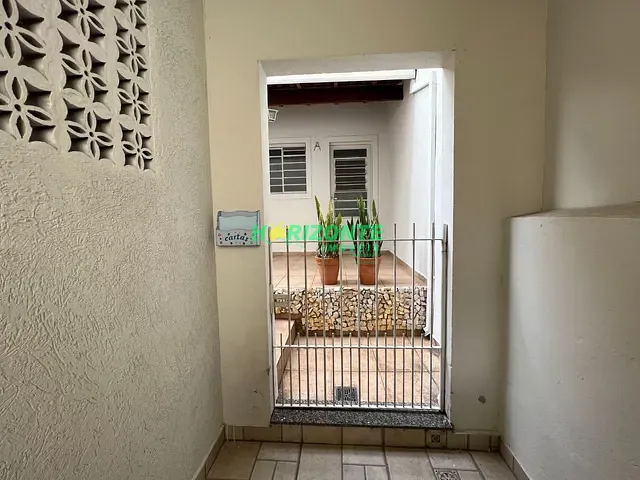 Casa com 250m² 5 quartos e 3 banheiros, à venda, no bairro Jardim das Indústrias em São José dos Campos