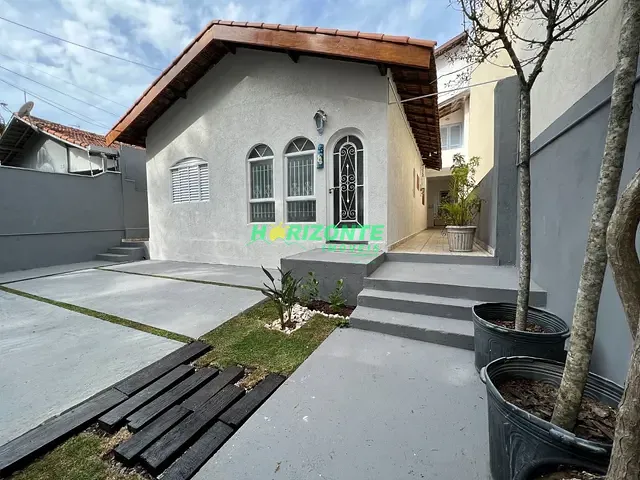 Casa com 250m² 5 quartos e 3 banheiros, à venda, no bairro Jardim das Indústrias em São José dos Campos