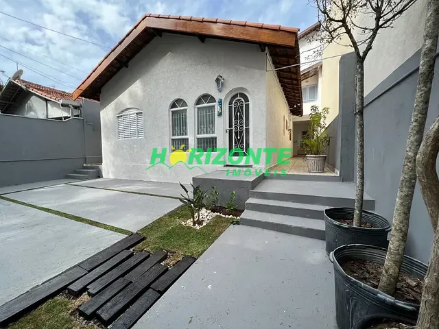 Casa com 250m² 5 quartos e 3 banheiros, à venda, no bairro Jardim das Indústrias em São José dos Campos