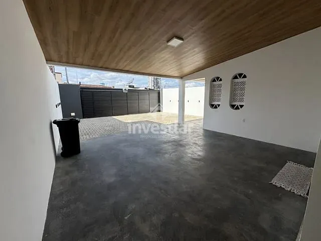 Casa com 330m² 4 quartos e 5 banheiros, à venda, no bairro Santo Antônio em Campina Grande