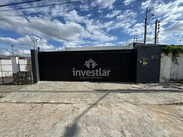 Casa com 330m² 4 quartos e 5 banheiros, à venda, no bairro Santo Antônio em Campina Grande