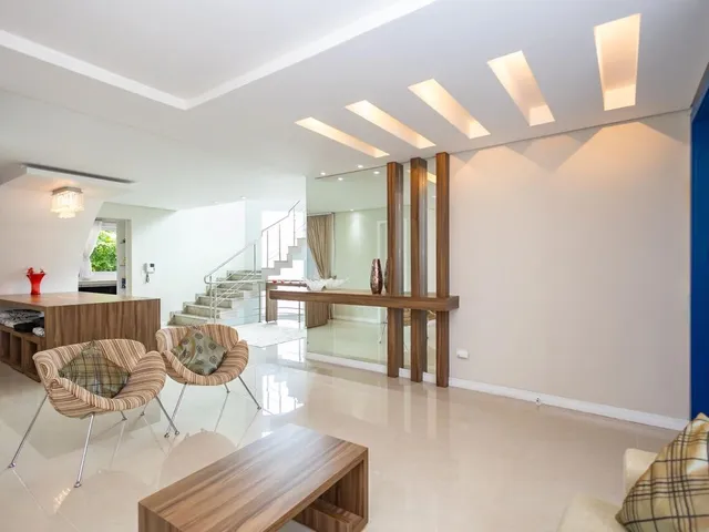 Casa com 200m² 4 quartos e 6 banheiros, à venda, no bairro Orleans em Curitiba