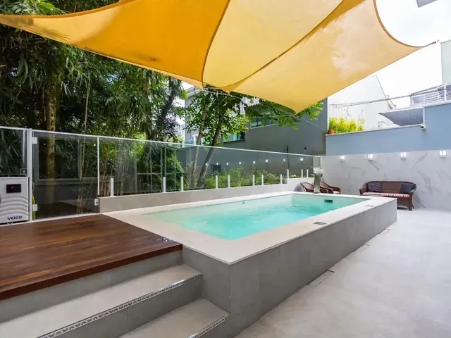 Casa com 200m² 4 quartos e 3 banheiros, à venda, no bairro Orleans em Curitiba