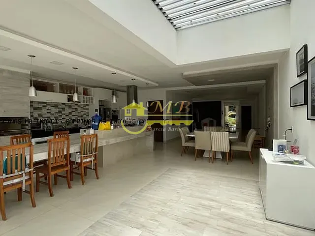 Casa com 680m² 5 quartos e 2 banheiros, à venda, no bairro Caixa D´Água em Vinhedo