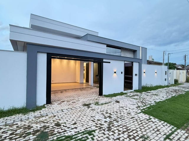 Casa com 263m² 4 quartos e 2 banheiros, à venda, no bairro Jardim Botânico em Sinop