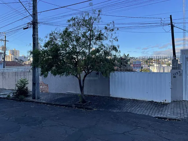 Casa com 357m², à venda, no bairro Centro em Apucarana