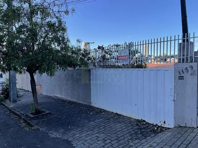 Casa com 357m², à venda, no bairro Centro em Apucarana