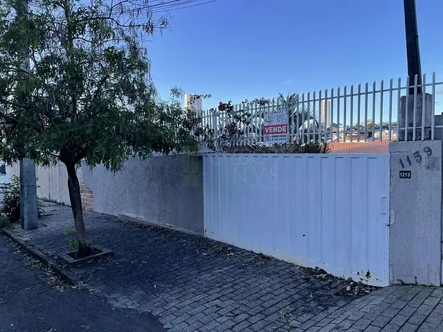 Casa com 357m², à venda, no bairro Centro em Apucarana