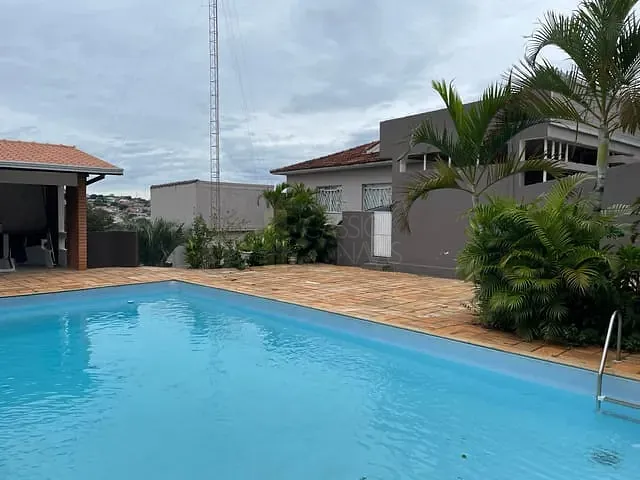 Casa com 357m², à venda, no bairro Centro em Apucarana