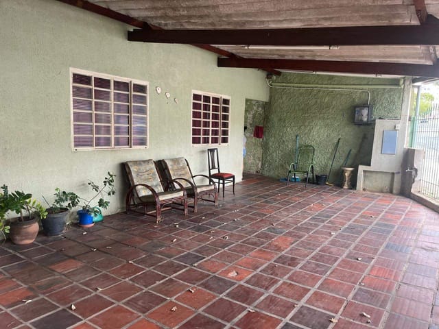 Casa com 272m² 2 quartos e 2 banheiros, à venda, no bairro Jardim Márcia em Campinas