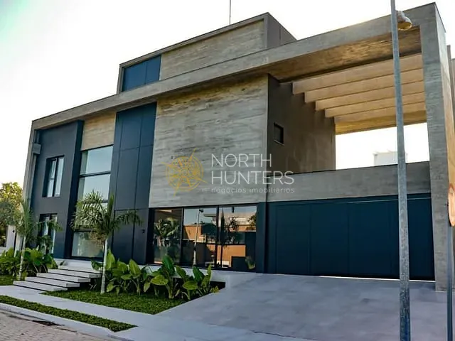 Casa com 646m² 5 quartos e 6 banheiros, à venda ou para alugar, no bairro Jurerê Internacional em Florianópolis