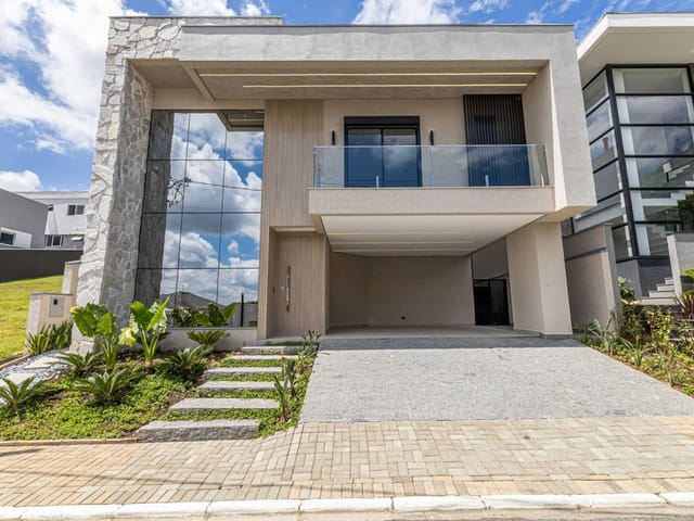 Casa 3 quartos e 6 banheiros, à venda, no bairro Santa Felicidade em Curitiba
