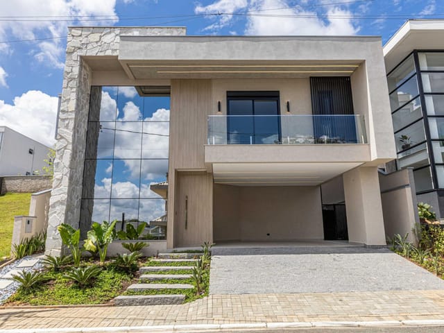 Casa 3 quartos e 6 banheiros, à venda, no bairro Santa Felicidade em Curitiba