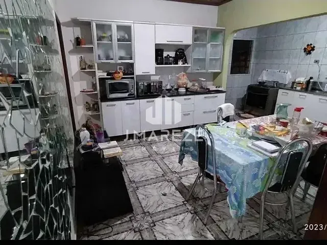 Casa com 200m² 3 quartos e 1 banheiro, à venda, no bairro Núcleo Habitacional Colonial em Apucarana