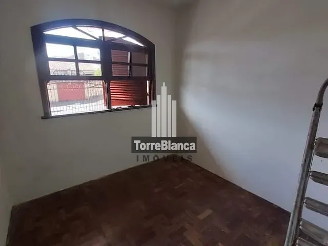 Casa com 1m² 4 quartos e 2 banheiros, para alugar, no bairro Uvaranas em Ponta Grossa