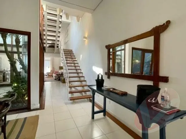 Casa 5 quartos e 2 banheiros, à venda, no bairro Balneário Praia do Pernambuco em Guarujá