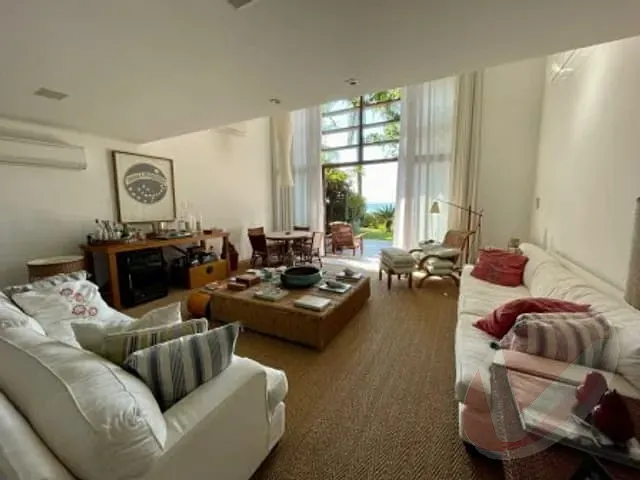 Casa 5 quartos e 2 banheiros, à venda, no bairro Balneário Praia do Pernambuco em Guarujá