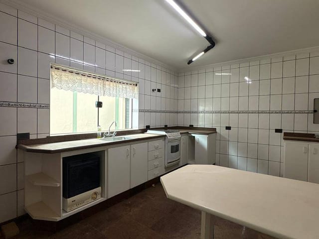 Casa 3 quartos e 2 banheiros, para alugar, no bairro Colina Werner Plaas em Americana